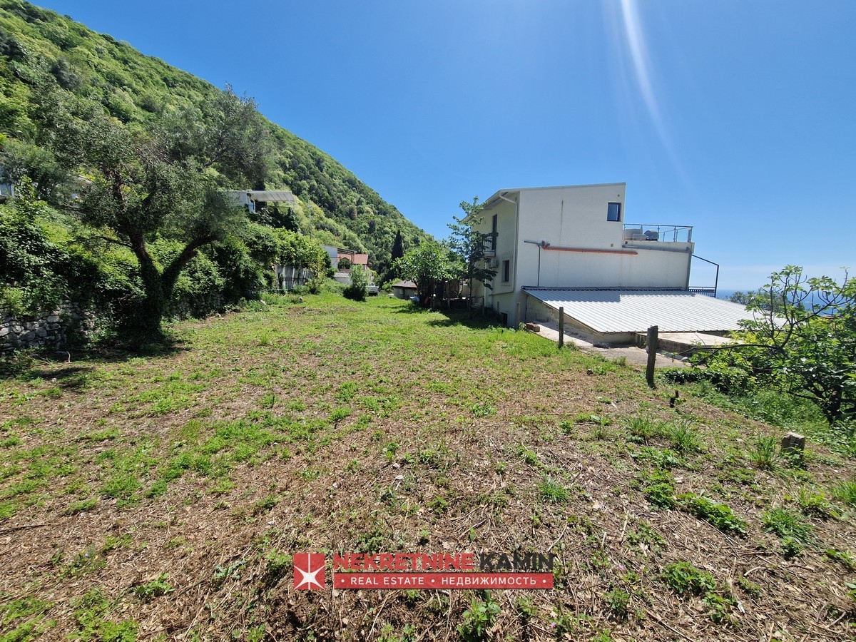 Plac sa uknjiženim objektom i pogledom na more, Seoce, Budva